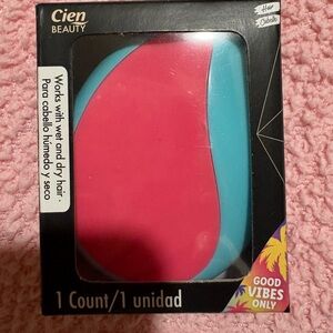 Detangling hairbrush